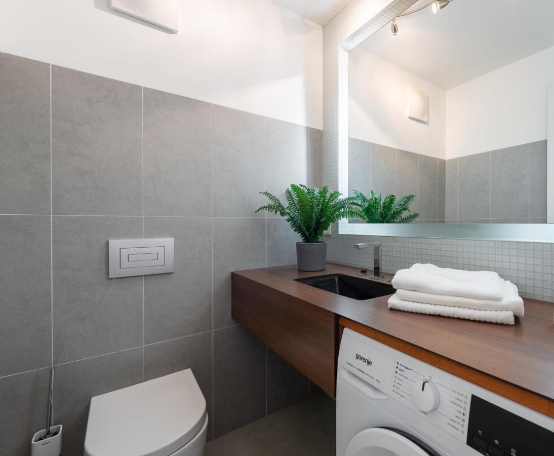 Apartment With Balcony And Parking Near The Prague Museum Exterior foto